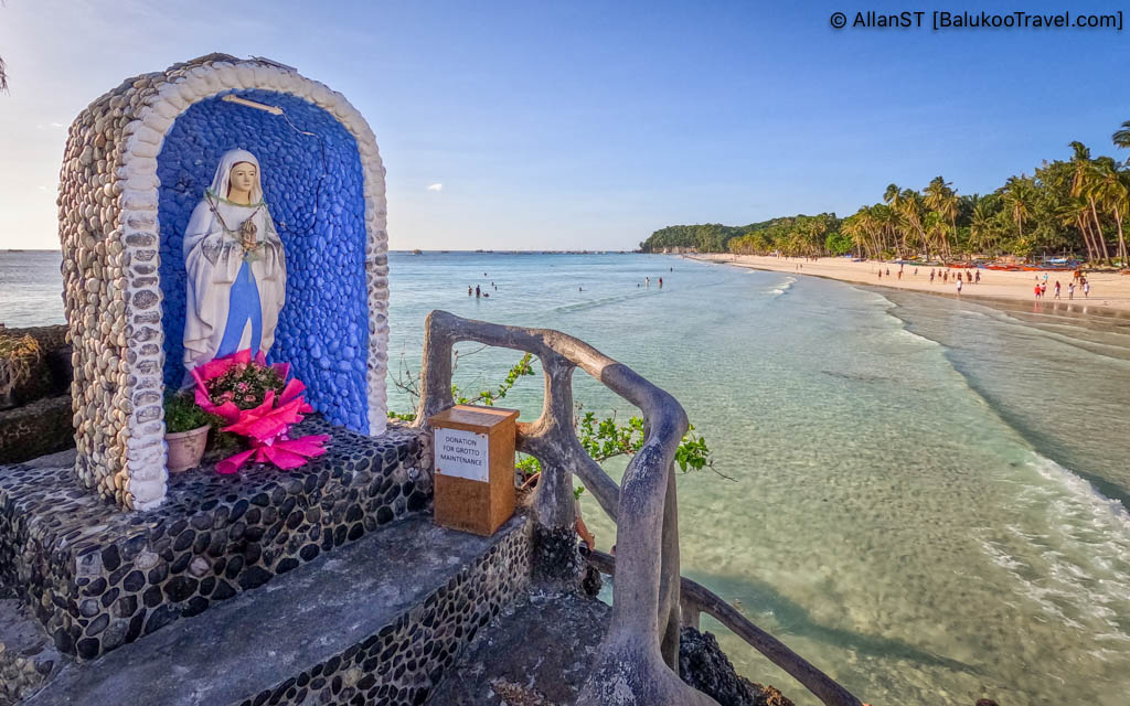 Willy's Rock, near the northern-end of White Beach