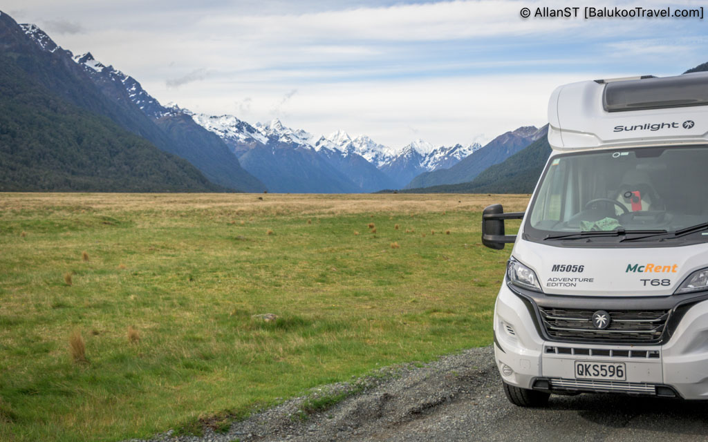 Eglinton Flats is a picturesque open valley along Milford Road in Fiordland National Park, known for its vast golden tussock plains framed by towering mountains. 