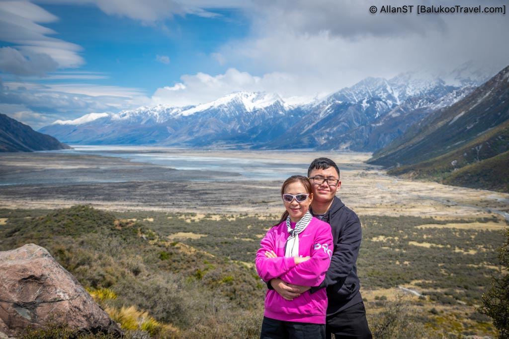 The viewpoint provides a unique opportunity to witness the surrounding peaks.