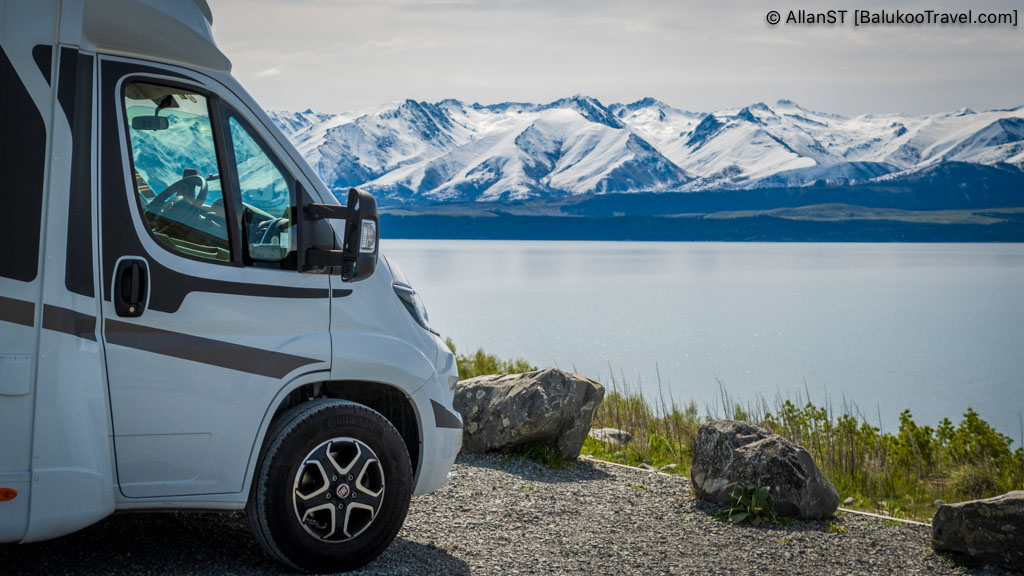 Located along the road to Aoraki/Mount Cook, it's a popular stop for photography and sightseeing.