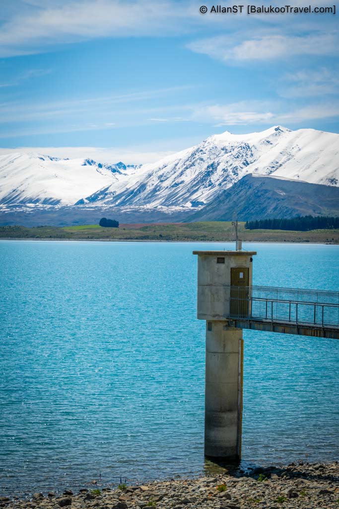 The lake is famous for its vibrant turquoise waters, breathtaking mountain backdrop, and star-filled night skies.