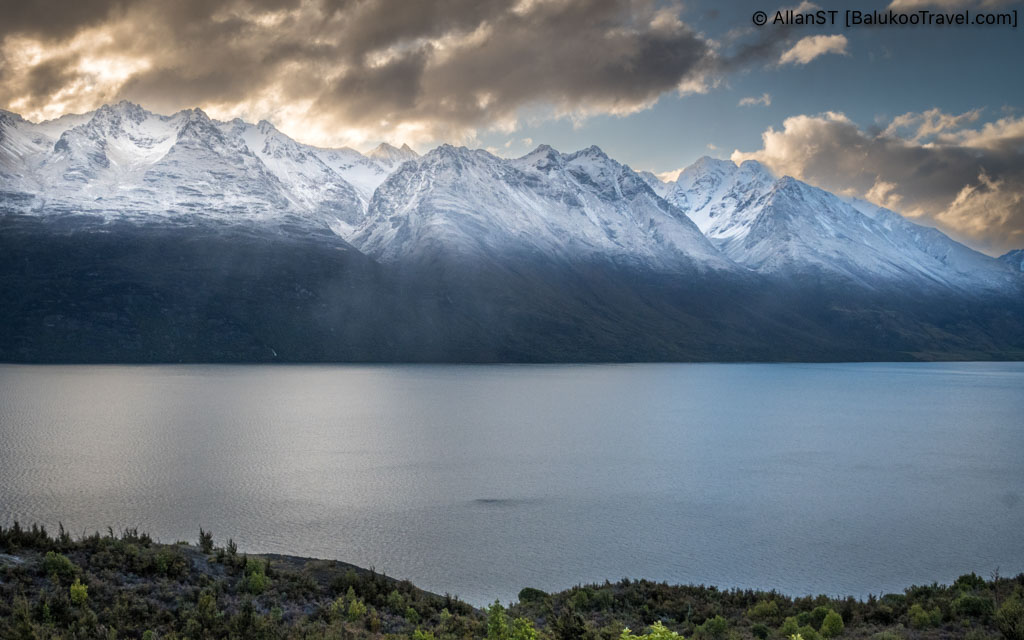 This viewpoint provides an elevated perspective of Lake Wakatipu, surrounded by the towering peaks of the Southern Alps. This viewpoint provides an elevated perspective of Lake Wakatipu, surrounded by the towering peaks of the Southern Alps.
