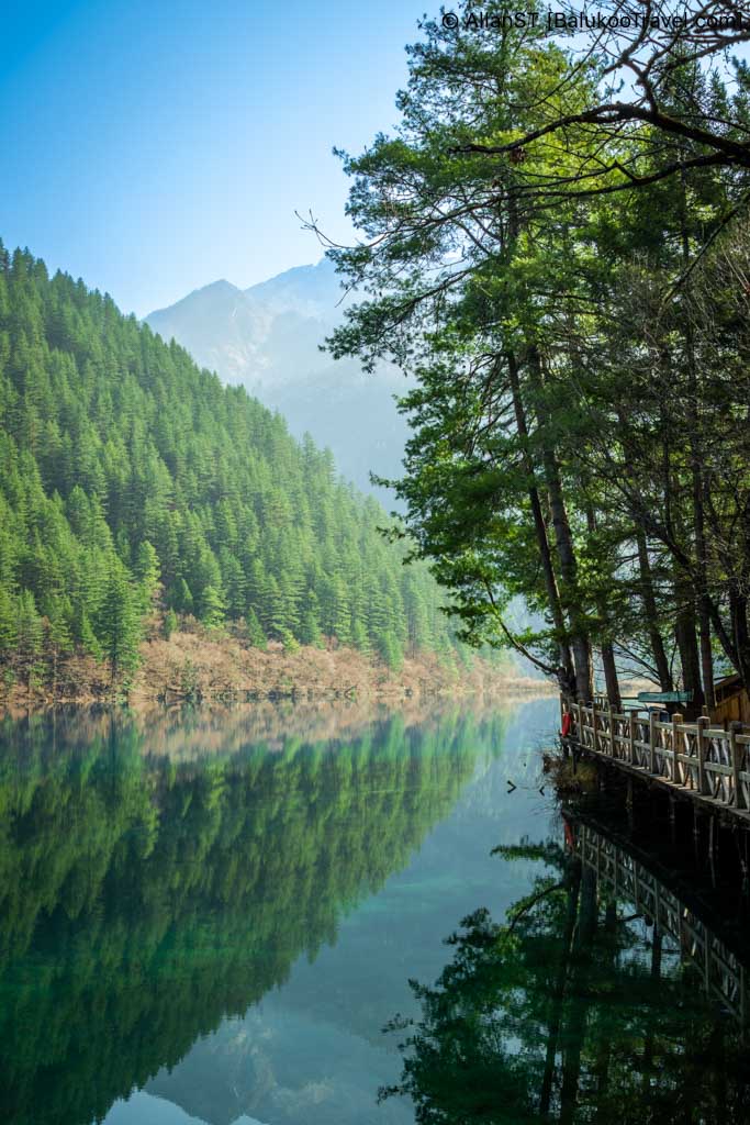Mirror Lake (镜海) in Shuzheng Valley (树正沟)