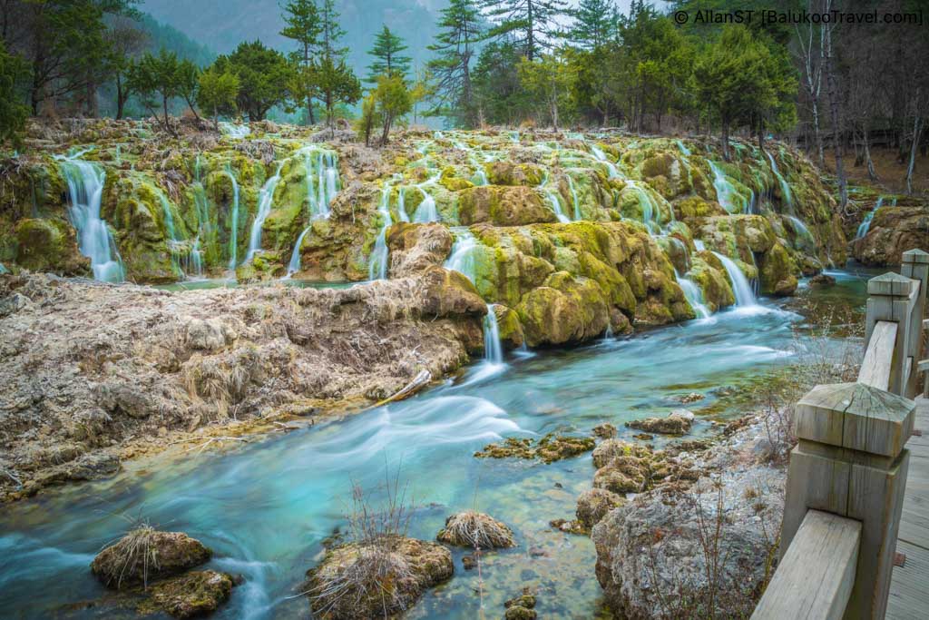 Sleeping Dragon Lake Waterfall (卧龙海瀑布) in Shuzheng Valley (树正沟)