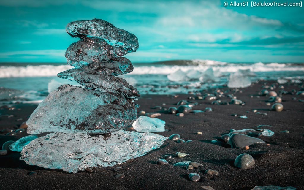 Diamond Beach. A black sand beach scattered with ice chunks washed ashore from nearby lagoons.