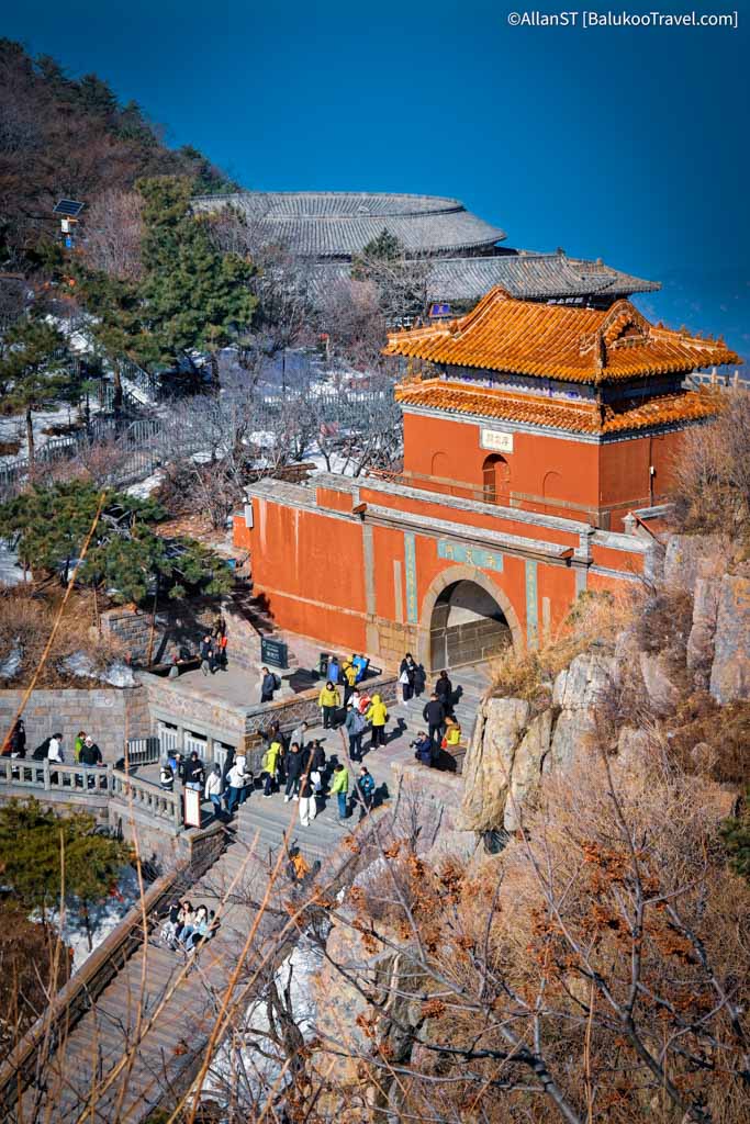 Taishan Travel Guide: Nantian Gate (南天门)