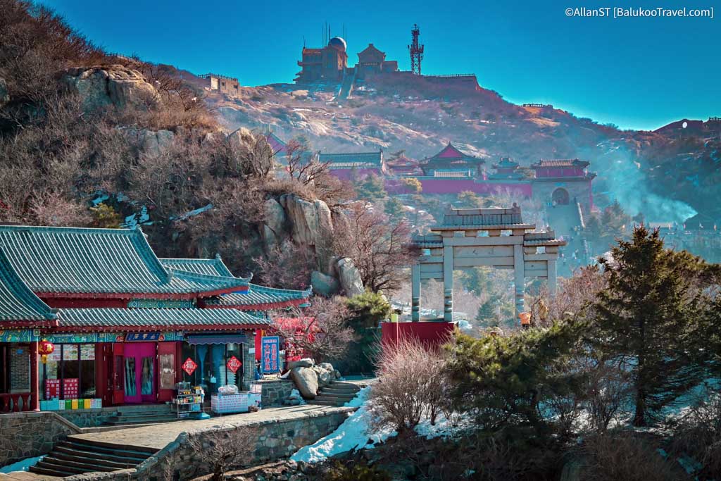 On the way to Jade Emperor Peak (玉皇顶)