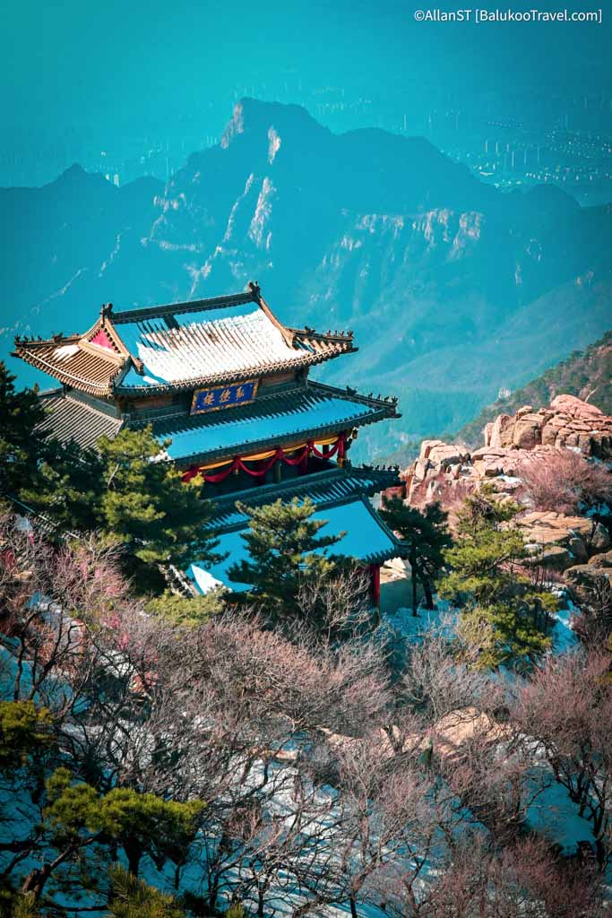 On the way to Jade Emperor Peak (玉皇顶)