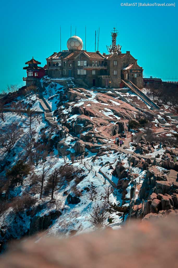 Taishan Travel Guide: Taishan Meteorological Station (泰山气象站) next to Jade Emperor Peak